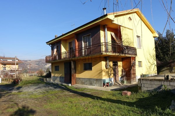casa indipendente in vendita a Canelli