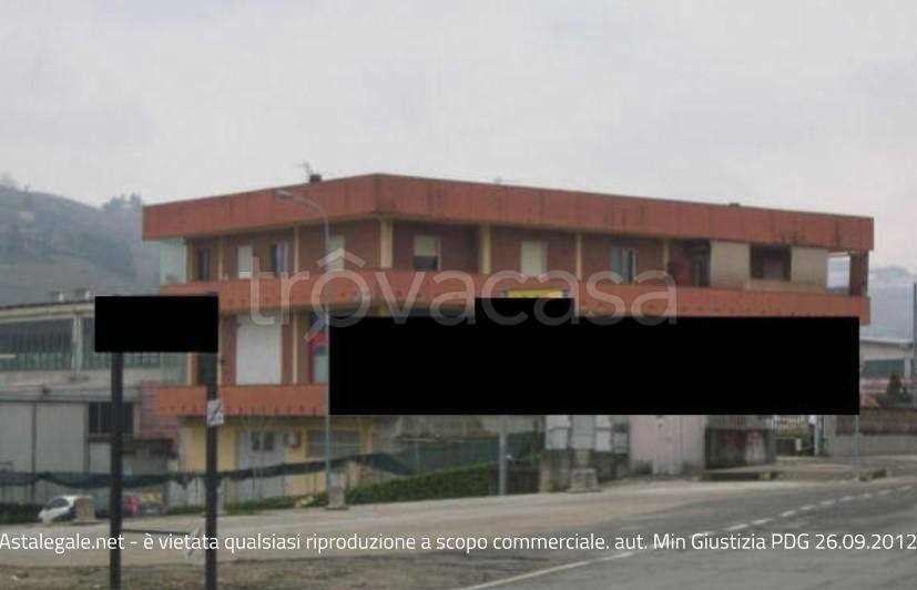 locale commerciale in vendita a Canelli