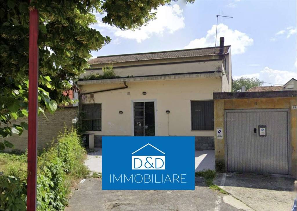 locale commerciale in vendita a Canelli