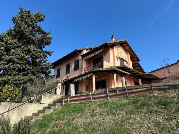 casa indipendente in vendita a Canelli