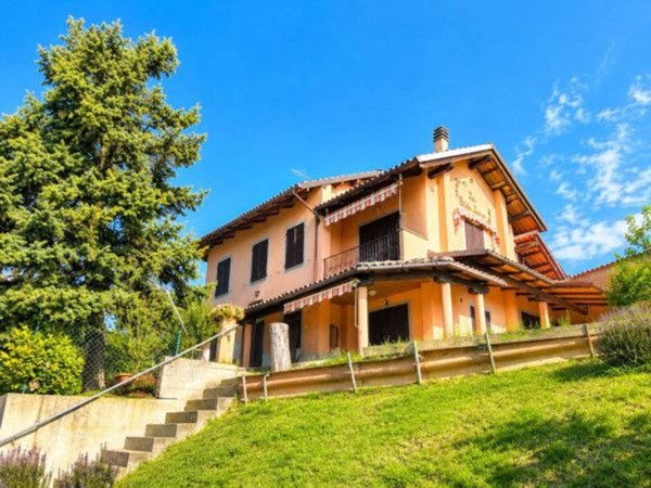casa indipendente in vendita a Canelli