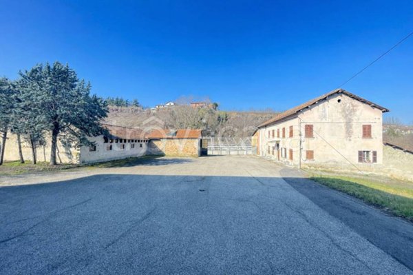 casale in vendita a Canelli
