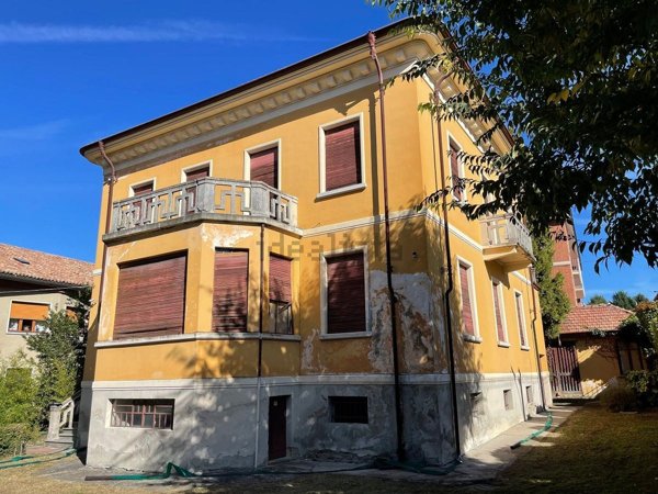 casa indipendente in vendita a Canelli