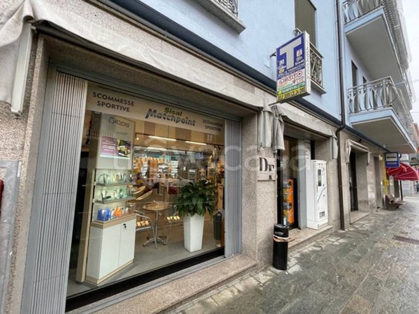 negozio in vendita a Canelli