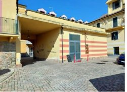 negozio in vendita a Canelli