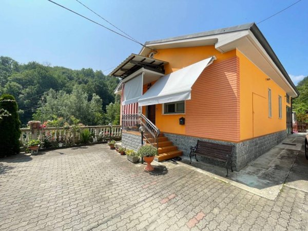 casa indipendente in vendita a Canelli