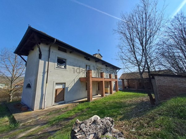 casa indipendente in vendita a Canelli