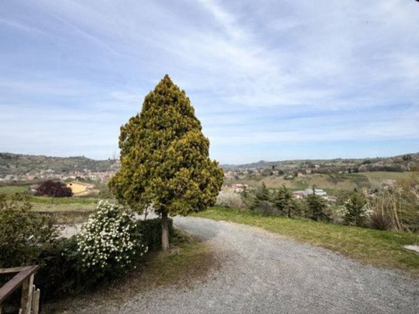 casa indipendente in vendita a Canelli