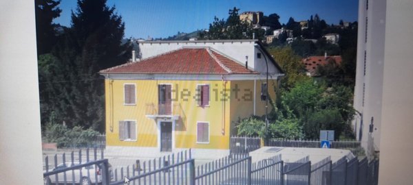 casa indipendente in vendita a Canelli