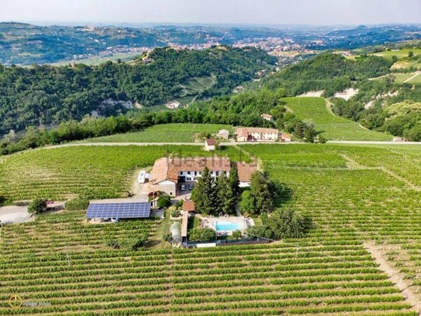 casale in vendita a Canelli