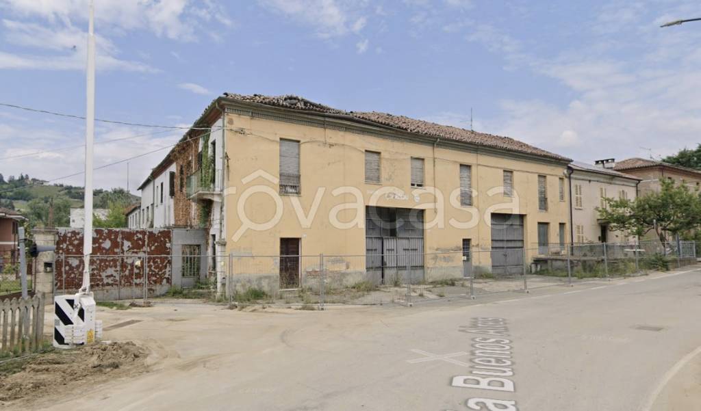 locale commerciale in vendita a Canelli