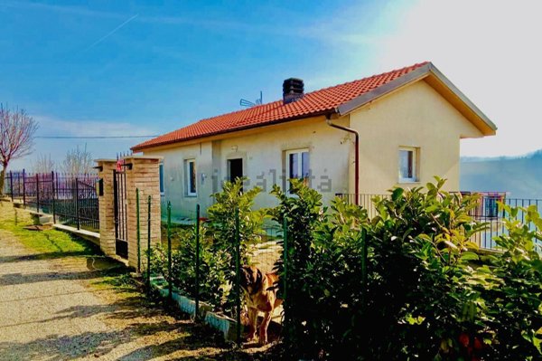 casa indipendente in vendita a Canelli