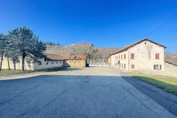 casa indipendente in vendita a Canelli