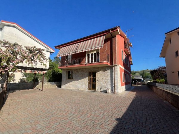 casa indipendente in vendita a Canelli