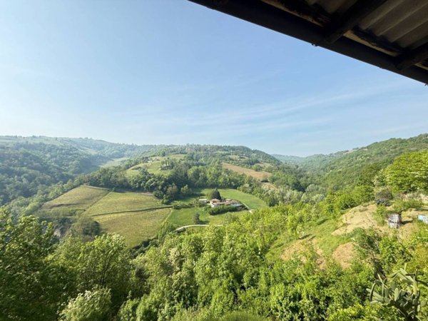 casa indipendente in vendita a Canelli