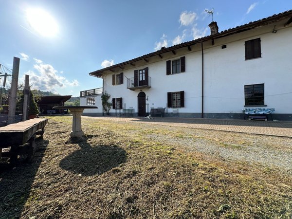 casa indipendente in vendita a Canelli