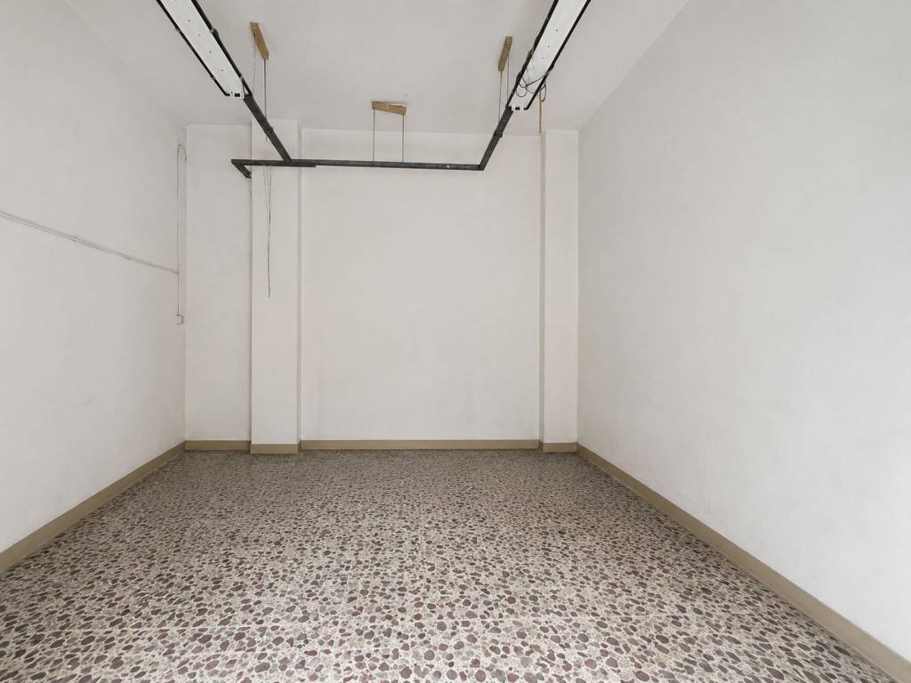 locale commerciale in vendita a Canelli