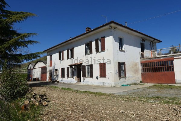 casale in vendita a Canelli
