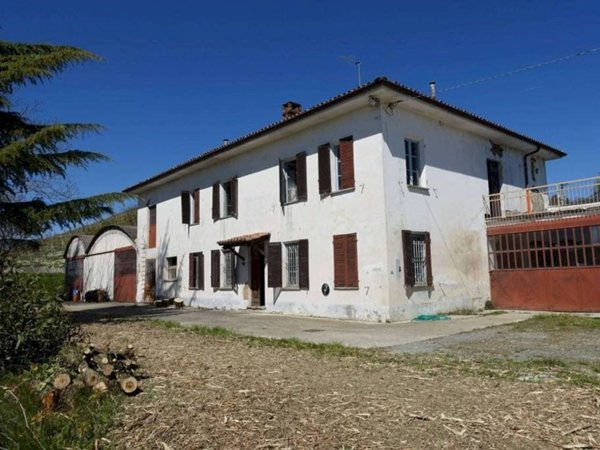casale in vendita a Canelli