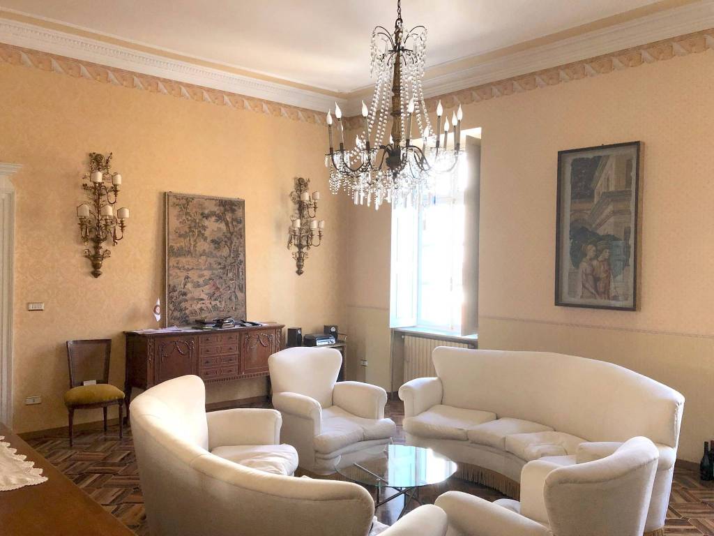 casa indipendente in vendita a Canelli