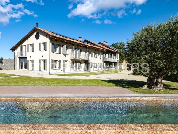 casa indipendente in vendita a Canelli