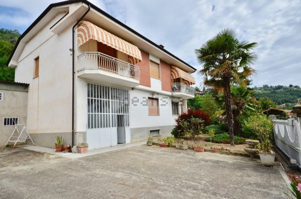 casa indipendente in vendita a Canelli