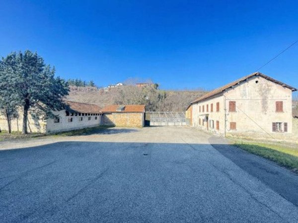 casale in vendita a Canelli