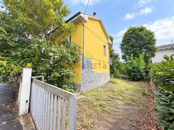 casa indipendente in vendita a Canelli