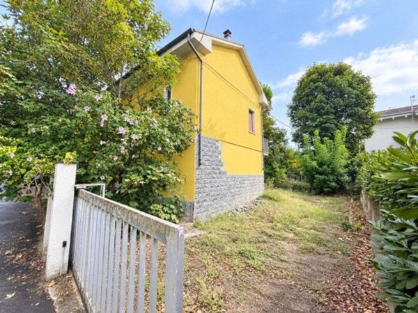 casa indipendente in vendita a Canelli