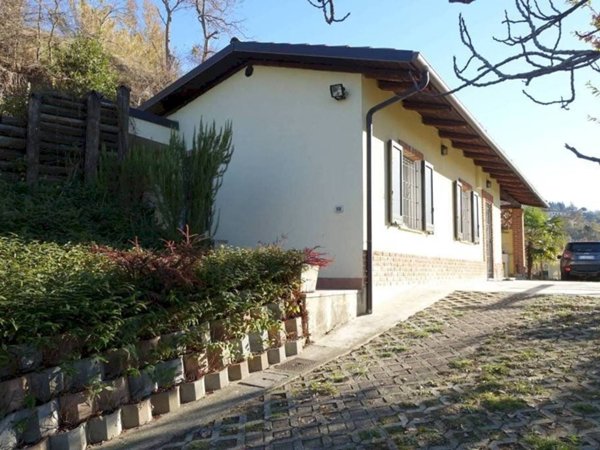 casa indipendente in vendita a Canelli