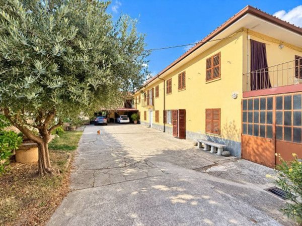 casa indipendente in vendita a Canelli
