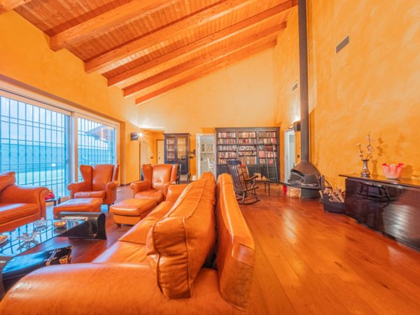 casa indipendente in vendita a Cantarana