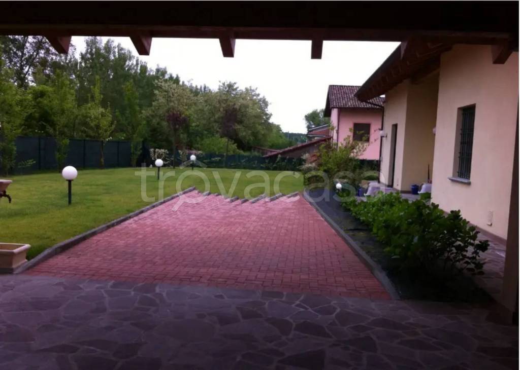 casa indipendente in vendita a Cantarana