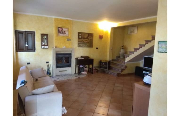 casa indipendente in vendita a Cantarana