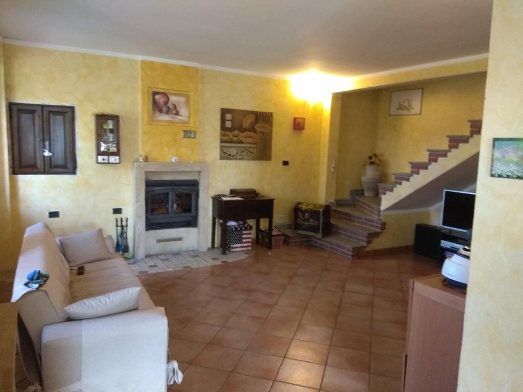 casa indipendente in vendita a Cantarana