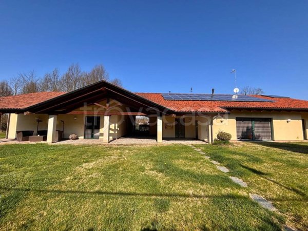 casa indipendente in vendita a Cantarana