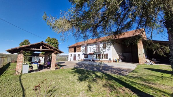 casale in vendita a Cantarana