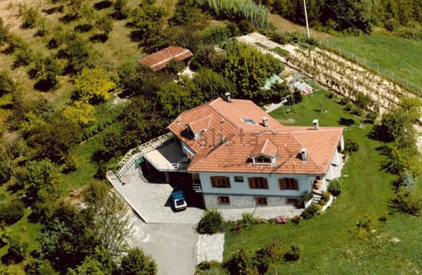 casa indipendente in vendita a Cantarana