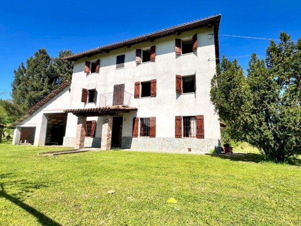 casa indipendente in vendita a Capriglio