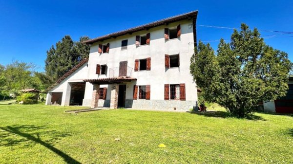 casa indipendente in vendita a Capriglio in zona Serra