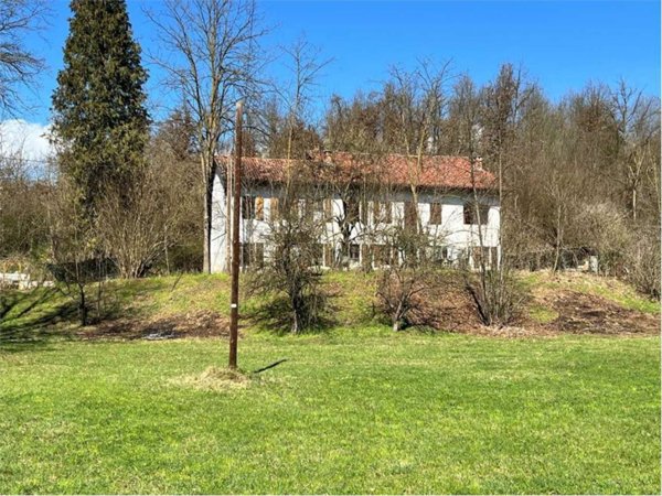 casale in vendita a Capriglio