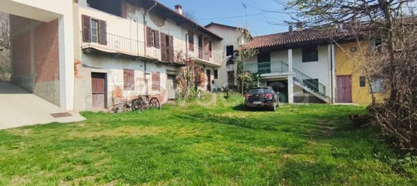 casa indipendente in vendita a Capriglio in zona Cecca