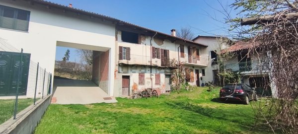 casa semindipendente in vendita a Capriglio