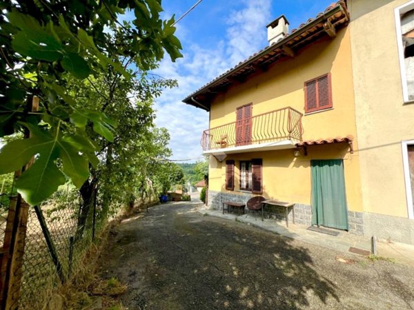 casa indipendente in vendita a Capriglio in zona Cecca