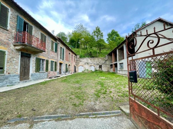 casale in vendita a Cassinasco