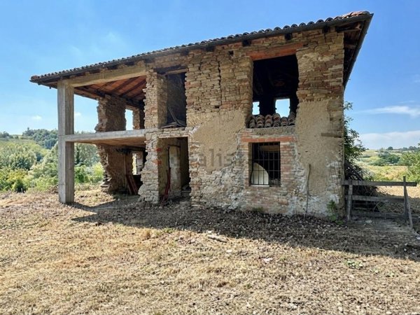 casale in vendita a Cassinasco