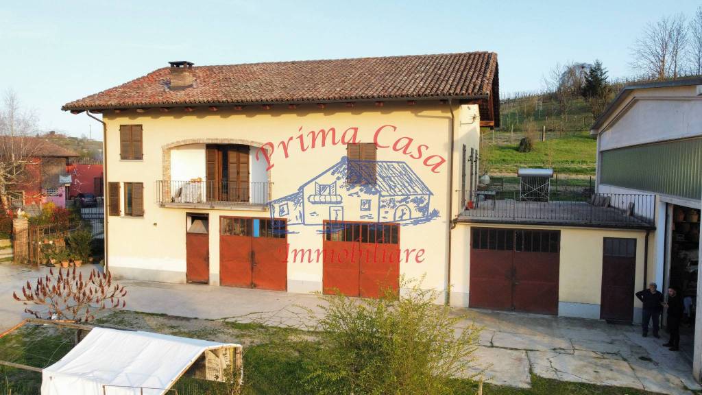 casa indipendente in vendita a Castagnole delle Lanze in zona Farinere