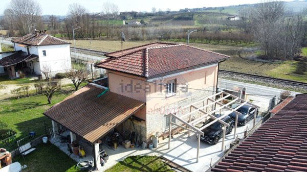 casa indipendente in vendita a Castagnole delle Lanze
