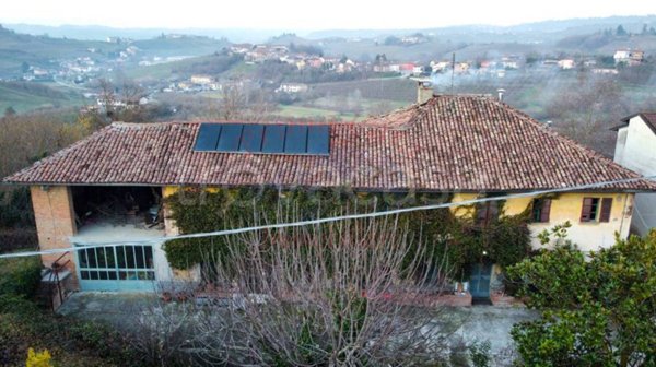 casa indipendente in vendita a Castagnole delle Lanze in zona Farinere