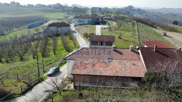 casale in vendita a Castagnole delle Lanze